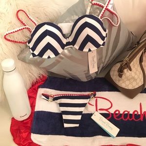 BNWT Beach Bunny Love Stitch Bikini Lg/Med